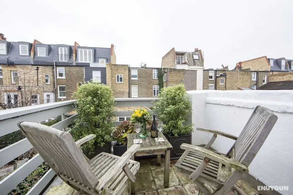 Popular and Charismatic Apartment a Short Walk to The Thames - Oda Düzeni