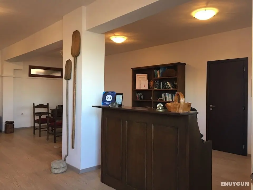 Porto Kalyves Seaside Apartments - Lobi