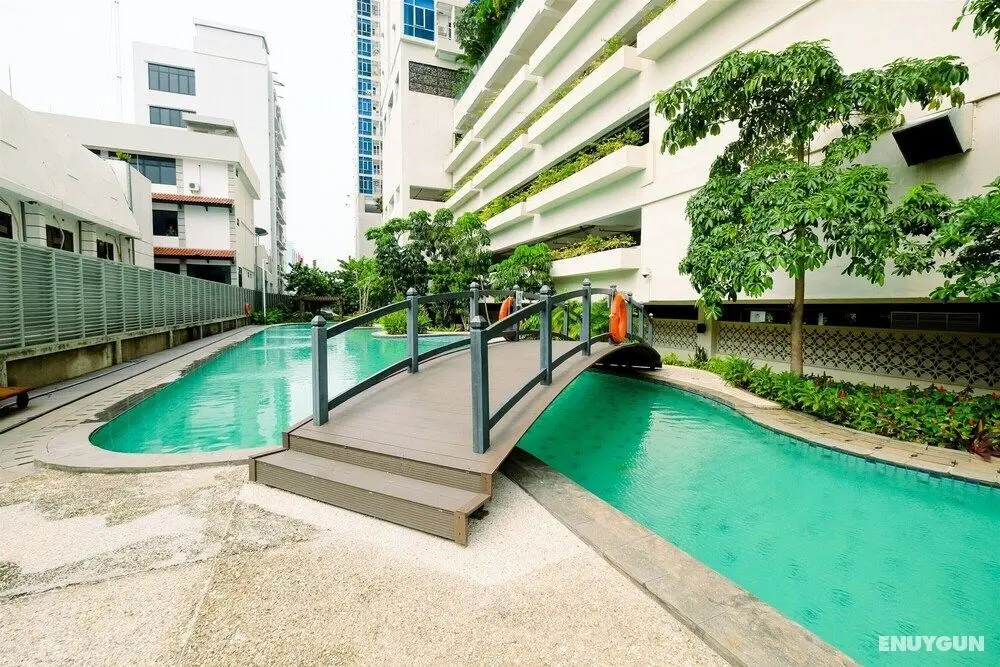 Premium and Spacious Studio Apartment at Capitol Park Residence - Havuz