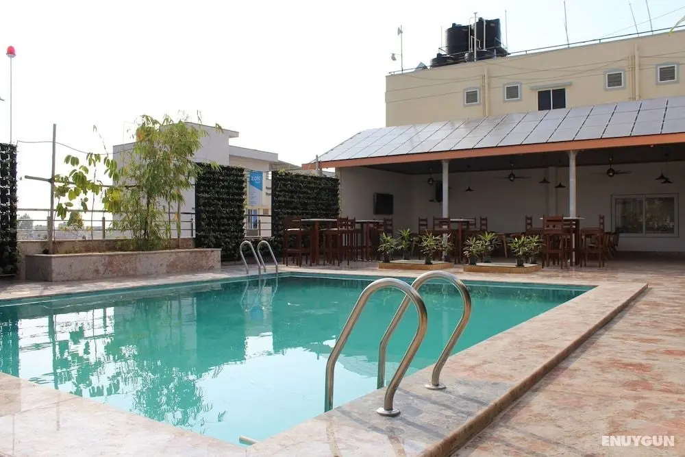 Hotel Presidency Electronic City, Bangalore - Havuz