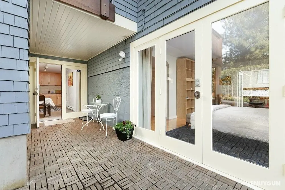 Private and Cozy Home in Kerrisdale - Oda Düzeni