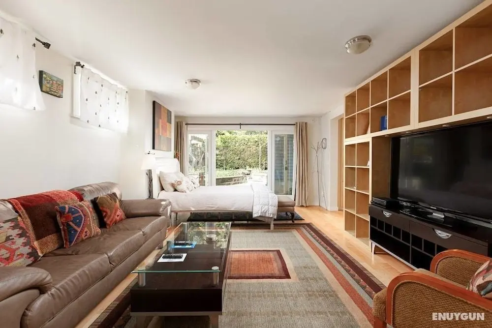 Private and Cozy Home in Kerrisdale - Öne Çıkan Resim