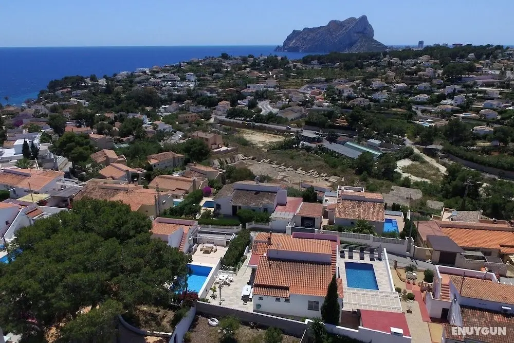 Private Family Retreat With Pool Short Walk to the Sea - Öne Çıkan Resim