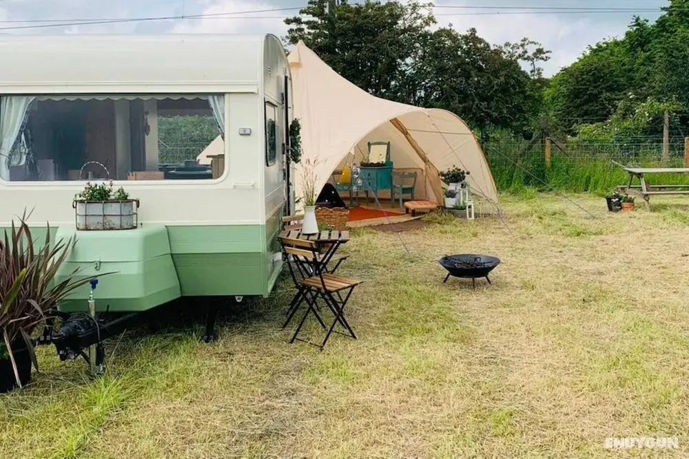 Private Glamping in a Vintage Caravan & Bell Tent - Öne Çıkan Resim