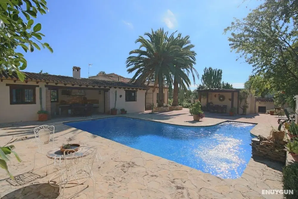 Private & Luxurious Villa With Pool - Lots of Space & Short Walk to the Sea - Öne Çıkan Resim