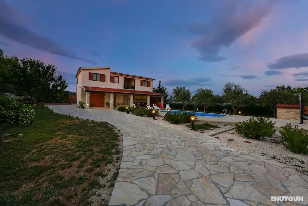 Villa With Private Pool Rural Area Summer Kitchen - Oda
