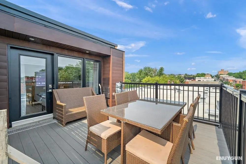 Private Roof top Patio Downtown Metro Frontenac - Oda