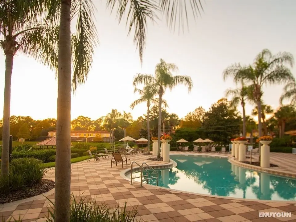 Private Screened Splash Pool Overlooking Tranquil Lake Right Beside Disney World by Florida Dream Homes - Havuz