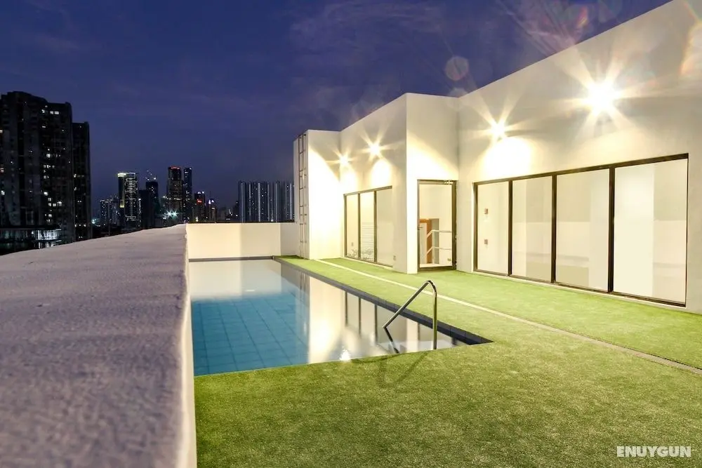 Privato Makati - Havuz
