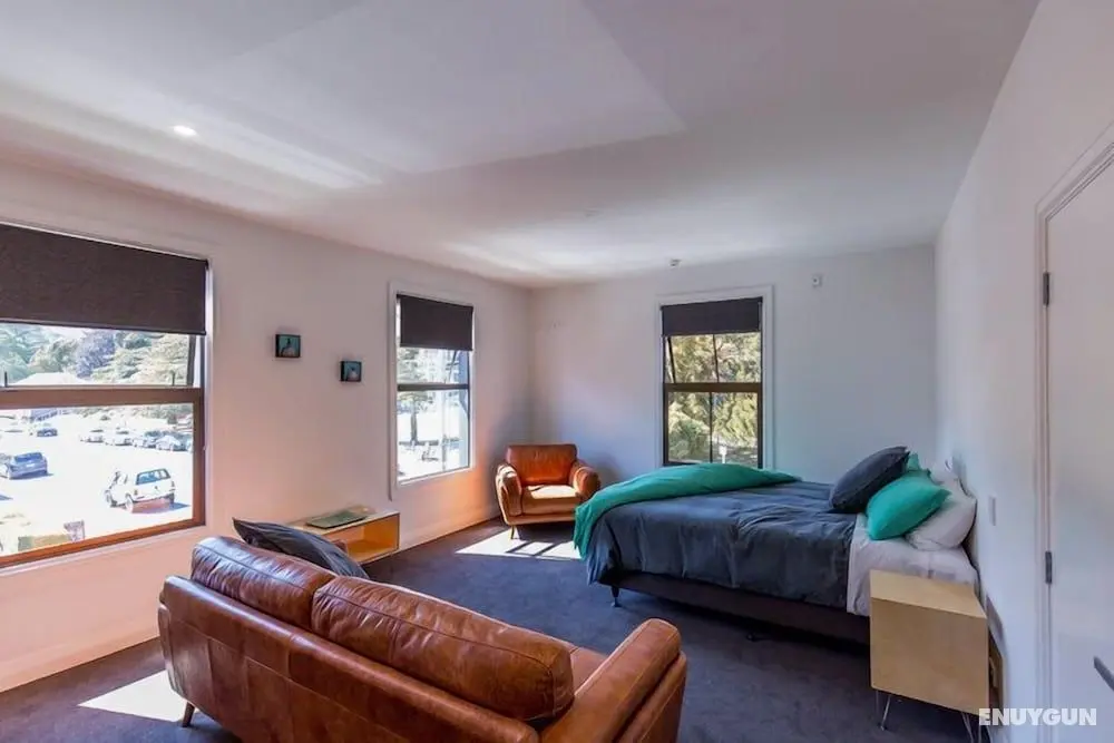 Provincial Apartment 3 - Öne Çıkan Resim