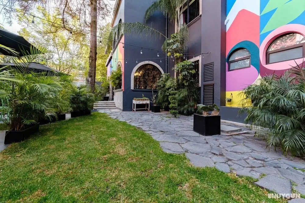 Pug Seal Polanco Anatole France - Dış Mekanlar