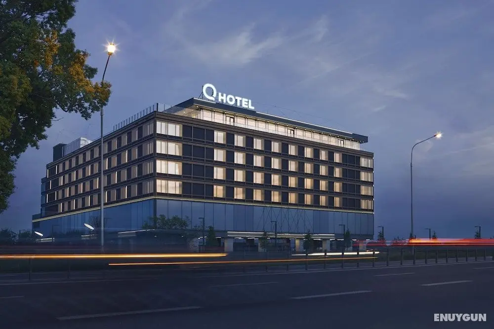 Q Hotel Plus Wrocław Bielany - Dış Mekan