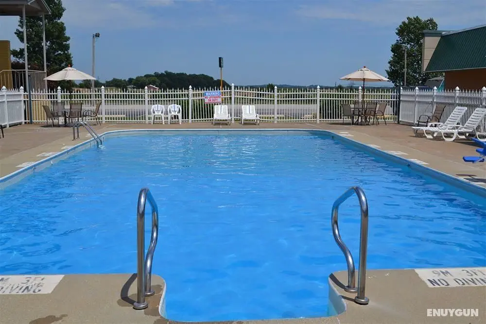 Quality Inn Huntingburg - Genel