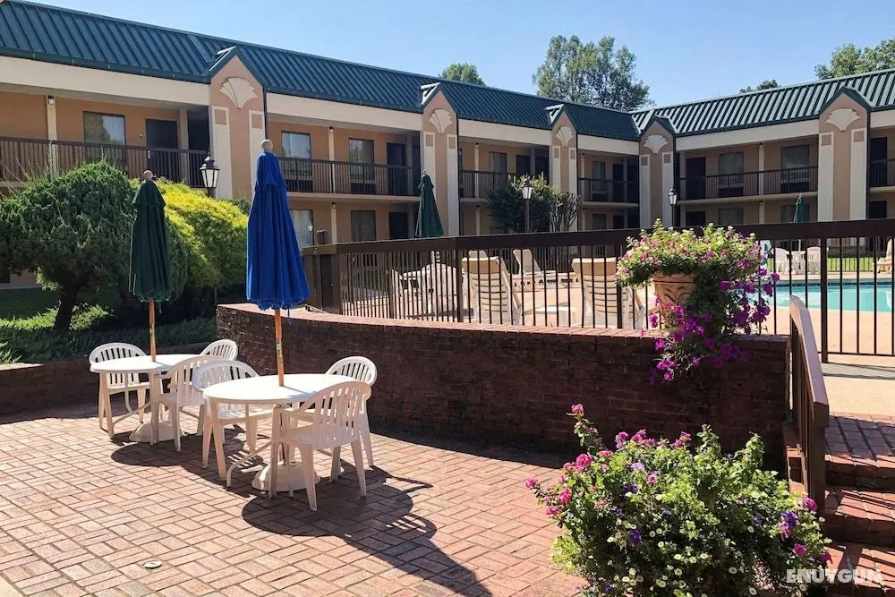 Quality Inn Morganton - Havuz