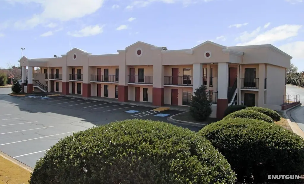 Quality Inn & Suites Haywood Mall Area - Genel