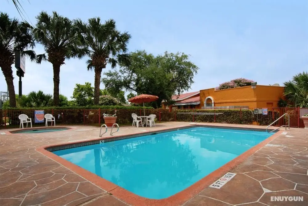 Quality Inn & Suites I-35 near AT&T Center - Genel