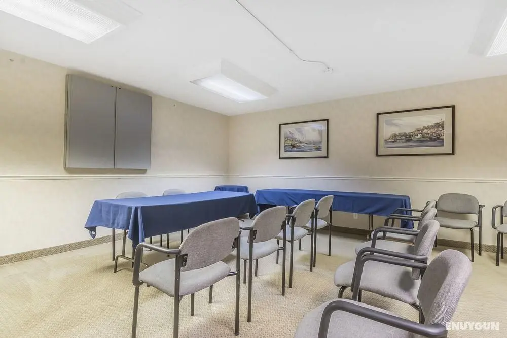 Quality Suites Hotel Whitby - Genel