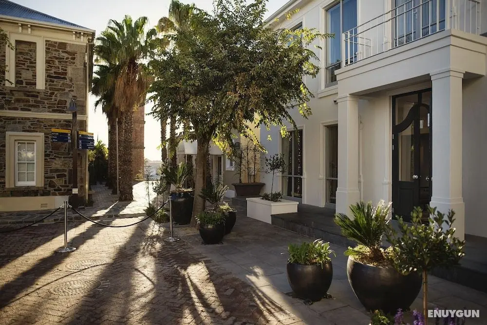 Queen Victoria Hotel & Manor House by NEWMARK - Oda