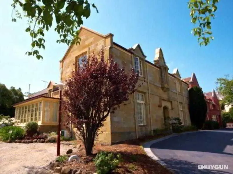 Quest Trinity House - Genel