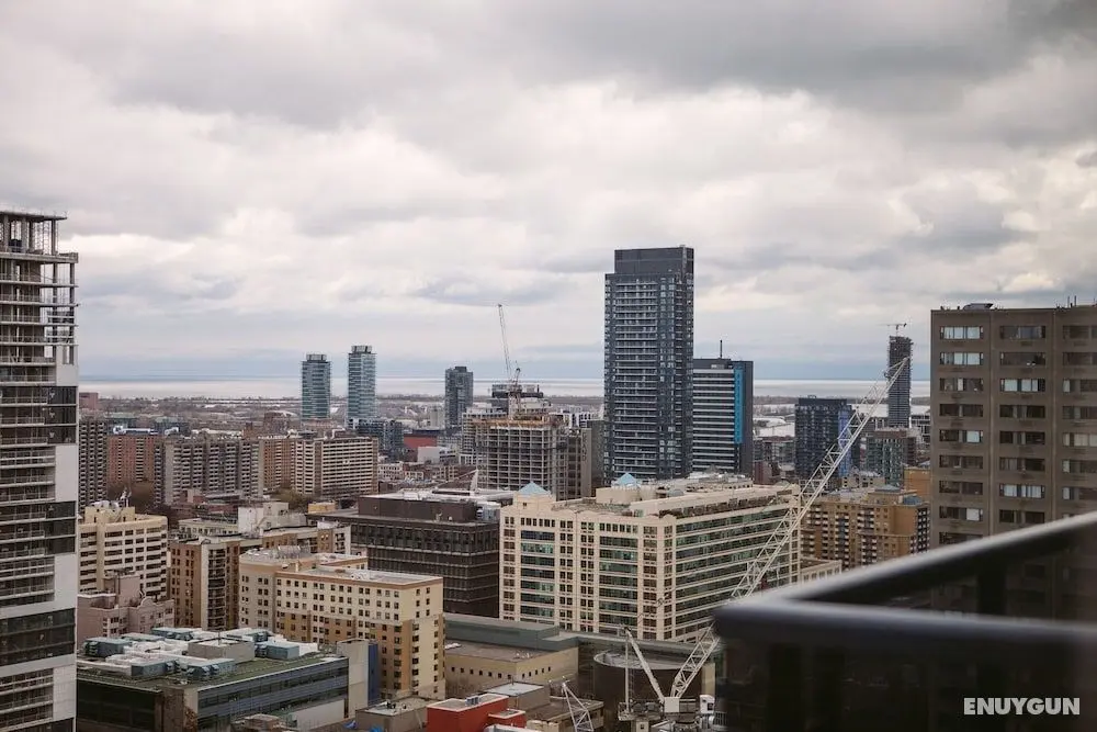 QuickStay - Incredible Downtown Condo, Yonge & College - Konum Öne Çıkanlar