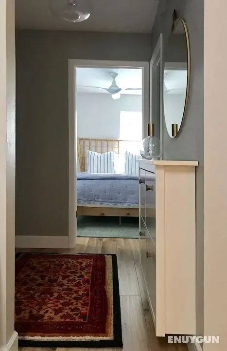 Quiet Convenient and Modern Haven - Lobi