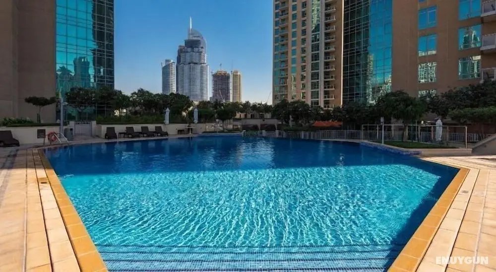 R&H Burj Residences - Havuz