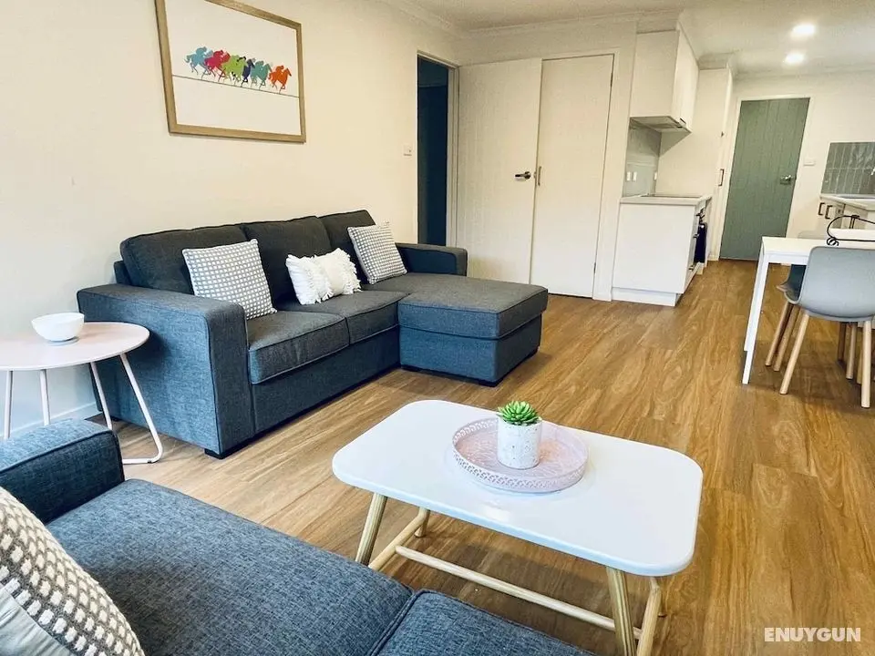 Racecourse Apartments - Öne Çıkan Resim
