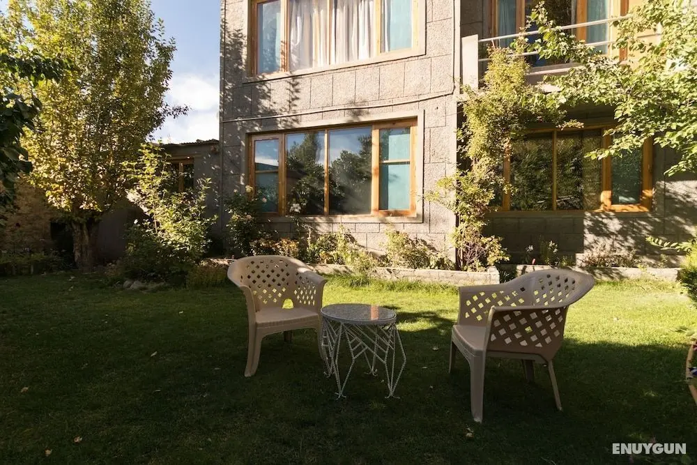 Radhu's Boutique Inn - Dış Mekan