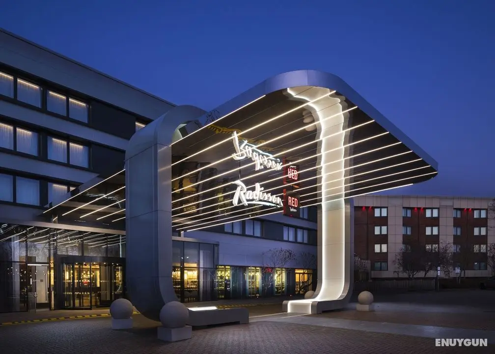 Radisson RED London Heathrow - Dış Mekan