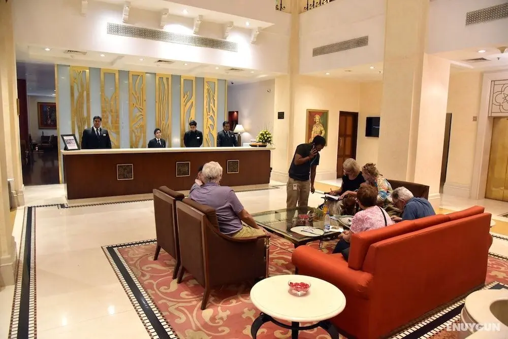 Radisson Hotel Varanasi - Lobi