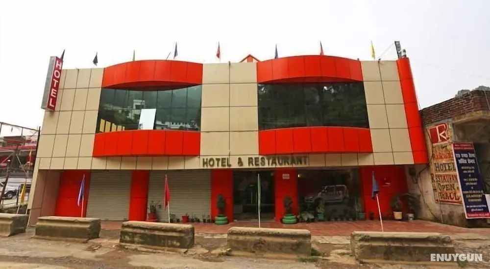 The Raikwals Hotel and Restaurant - Dış Mekan