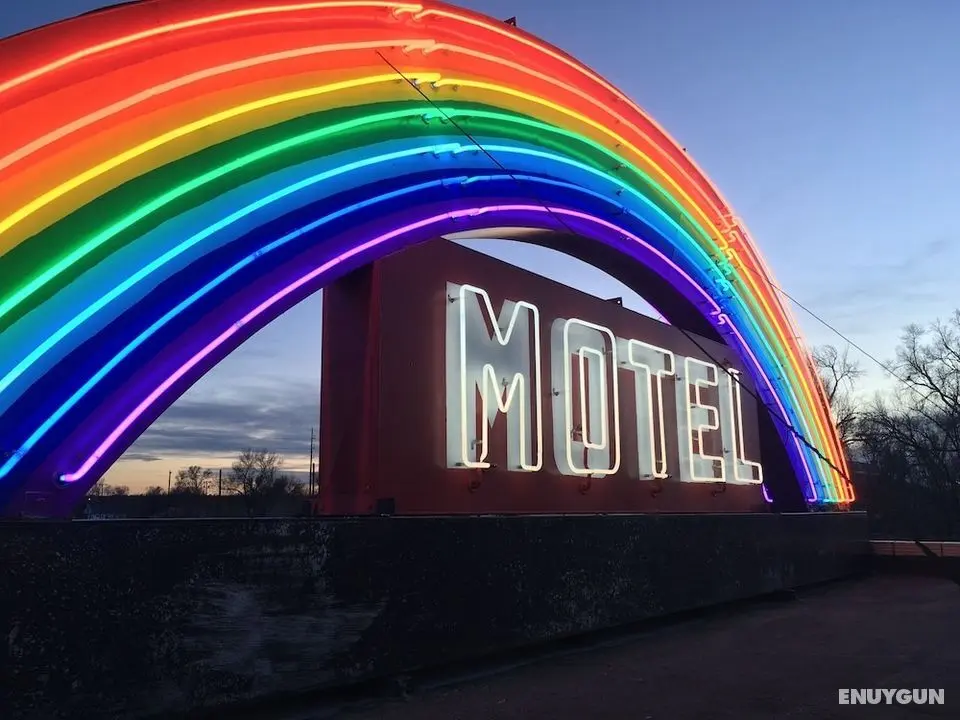 Rainbow Motel - Öne Çıkan Resim
