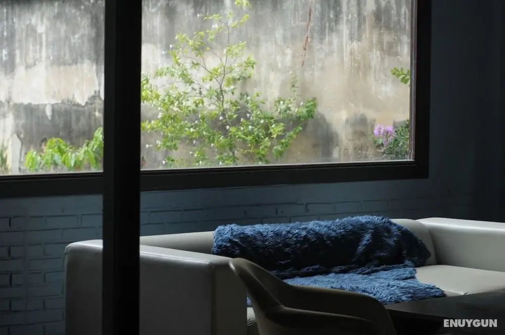 Raining Outside - Öne Çıkan Resim