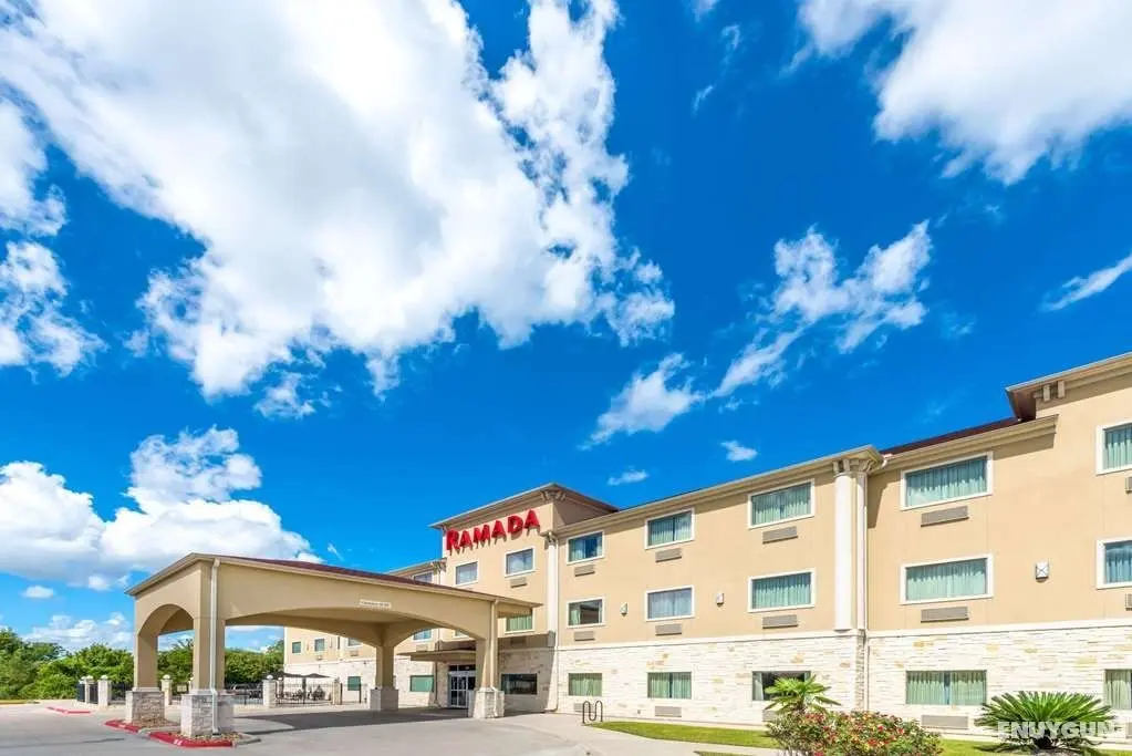 Ramada by Wyndham College Station - Genel