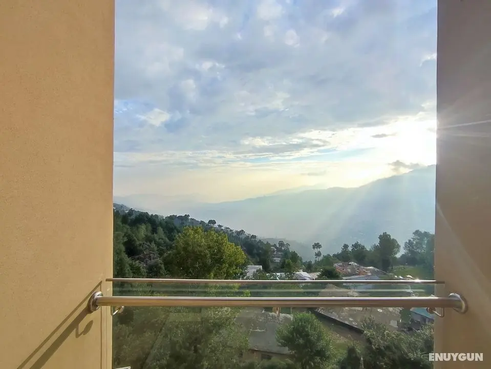 Ramada by Wyndham Murree Lower Topa Resort - Oda Düzeni