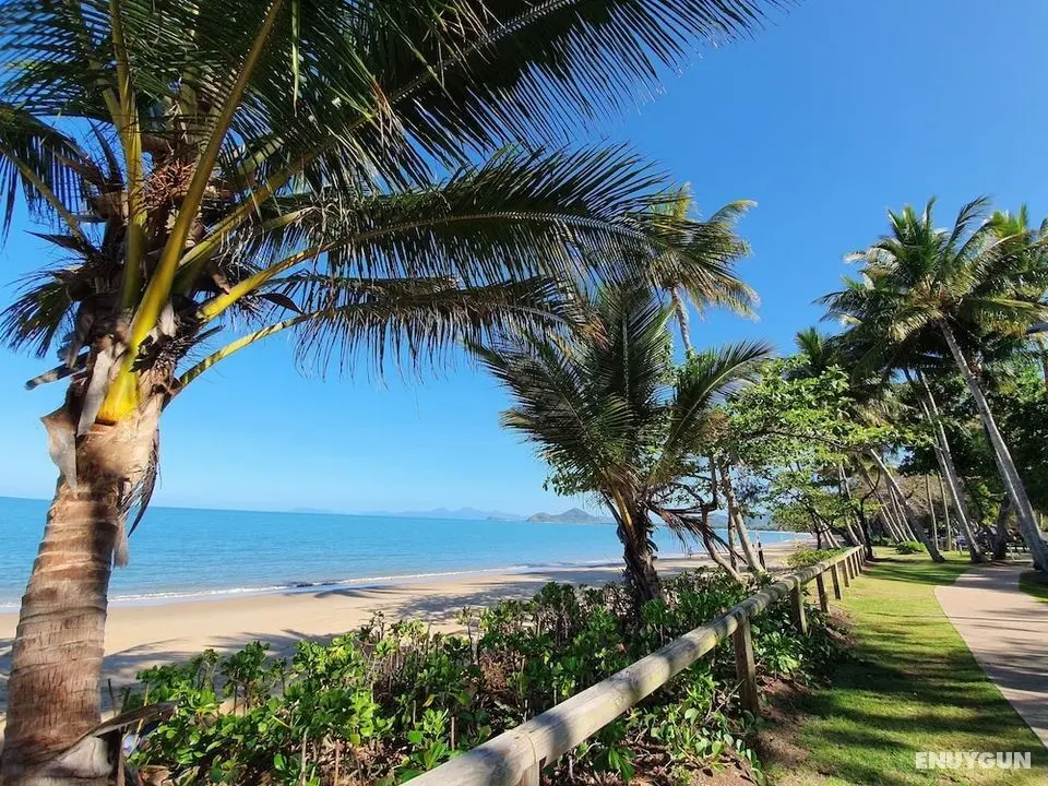 Rare Modern Unit with Private Fenced Garden Close to the Beach PC3 - Plaj