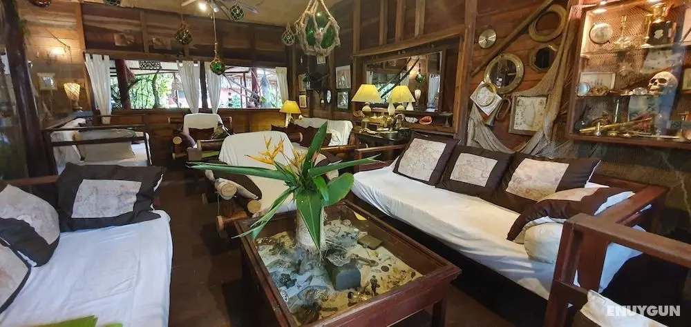 Ravoraha Ecolodge - Lobi