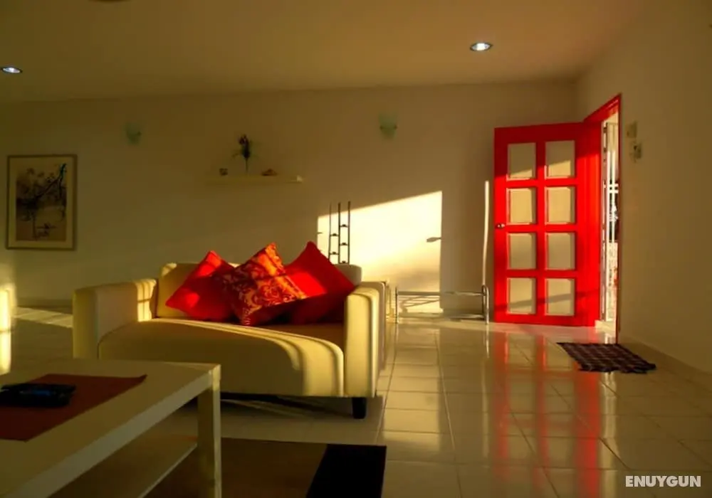 Red Door Apartments - Öne Çıkan Resim