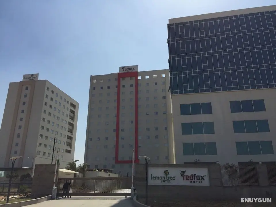 Red Fox Hotel Sec 60 Gurugram A Unit of Fleur Hotels Pvt Ltd - Dış Mekan