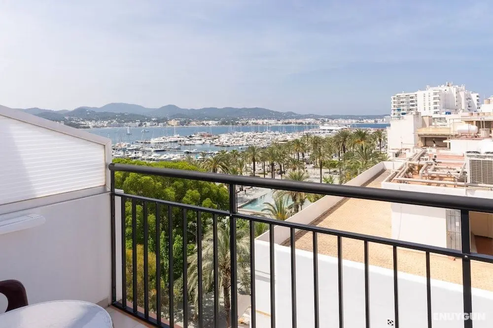 The Red Hotel by Ibiza Feeling - Adults only - Oda Manzaraları