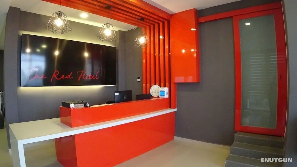 The Red Hotel - Öne Çıkan Resim
