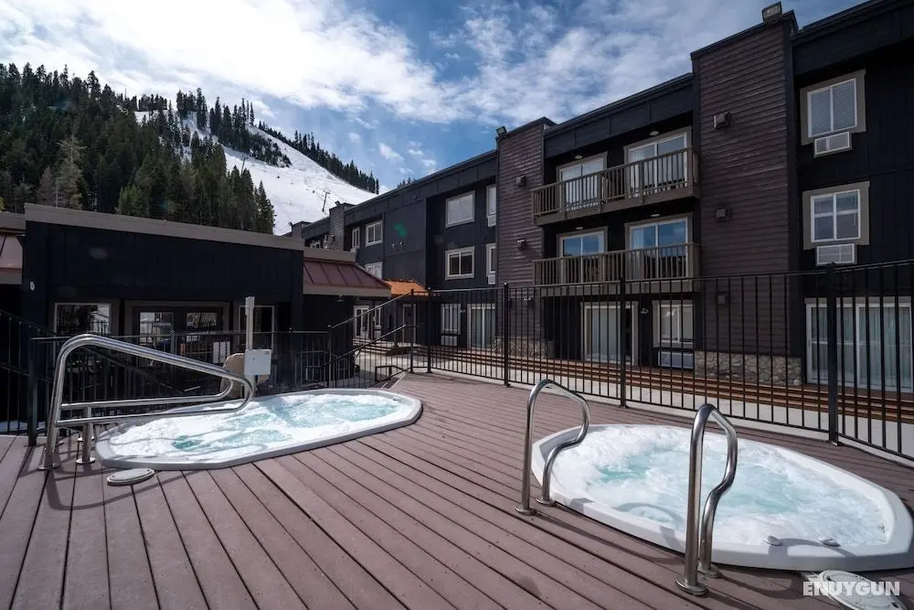 Red Wolf Lodge at Olympic Valley - Havuz