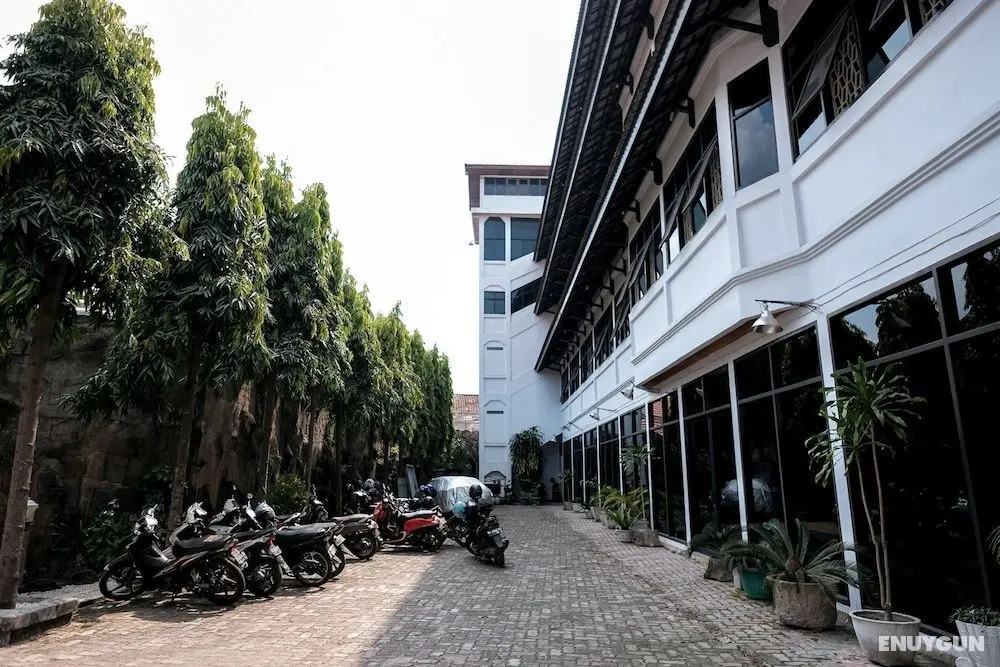 RedDoorz @ Cempaka Putih Jambi - Dış Mekan