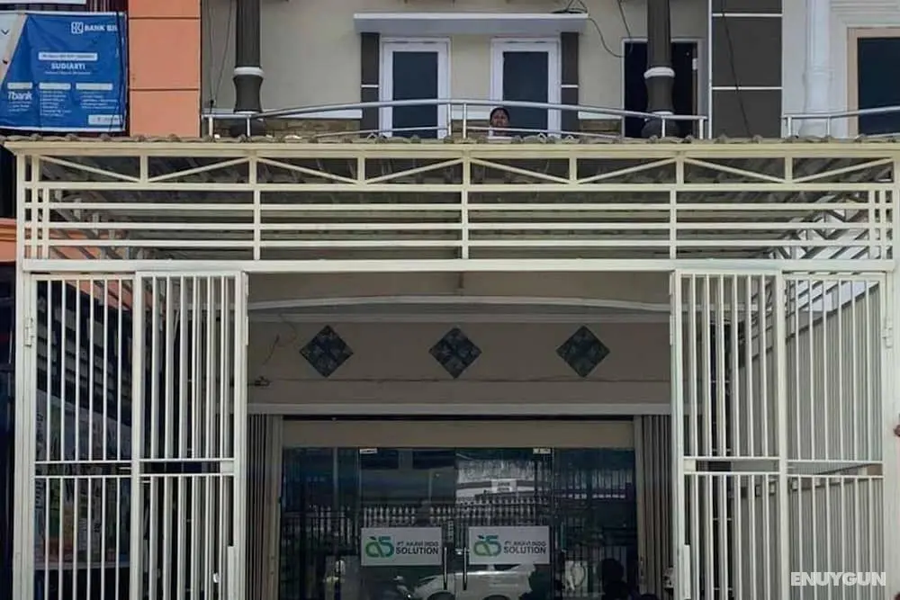 RedDoorz @ Kampkey Tanah Hitam - Dış Mekan
