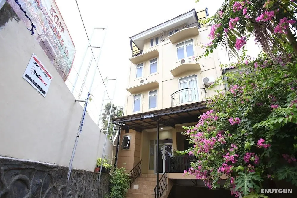 RedDoorz @ Lebak Bulus Raya 3 - Dış Mekan