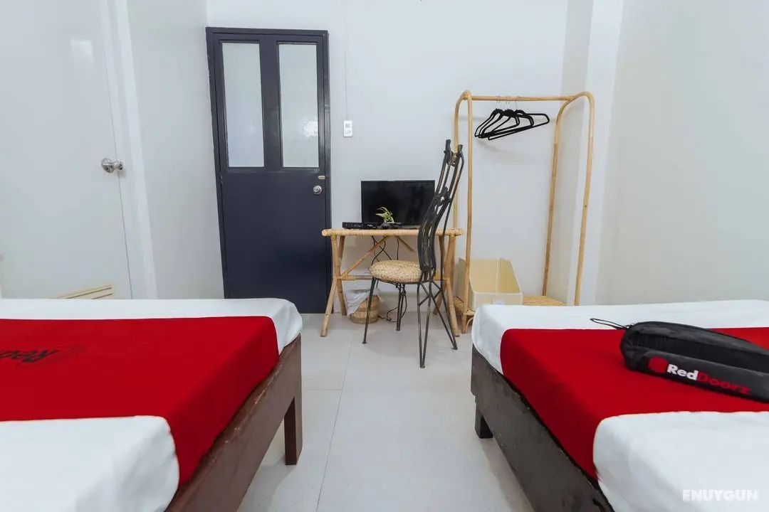RedDoorz @ Ledesco Avenue Lapaz Iloilo - Oda