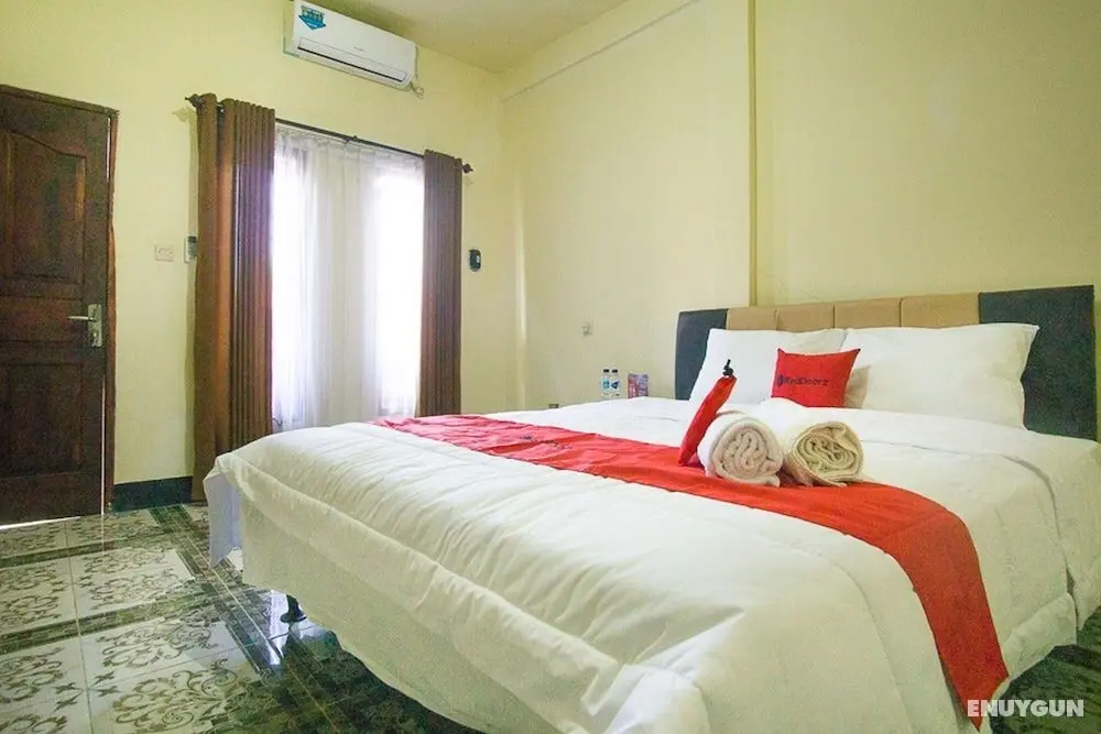 RedDoorz @ Mawun Street Kuta - Öne Çıkan Resim