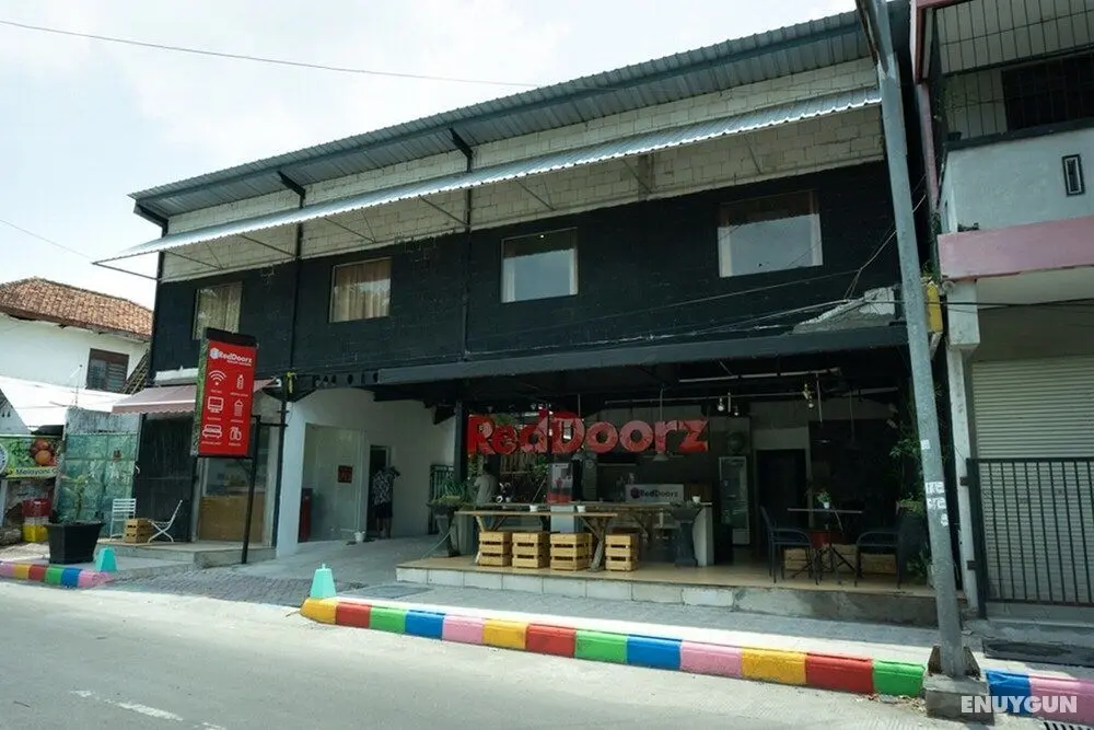 RedDoorz near Alun Alun Madiun - Dış Mekan