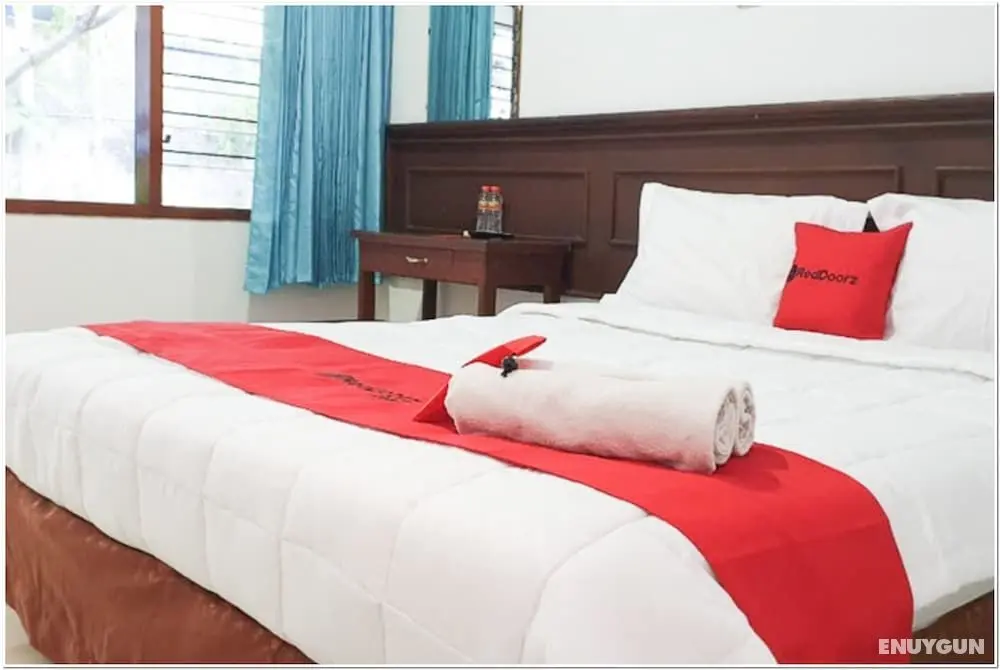 RedDoorz near Bojonegoro Train Station - Öne Çıkan Resim