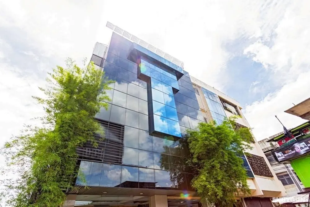 RedDoorz near Citraland Mall - Dış Mekan